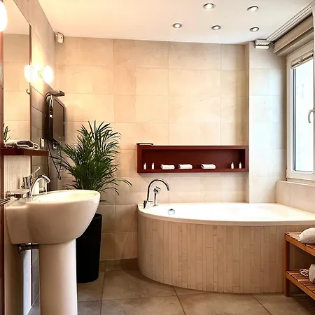 Apartament Laciarska ~ 200m Main Square ~ Self Check-in 20h Wrocław